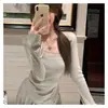 Top de punto verde cuadrado de cuello alto y manga larga estilo Miu, puramente deseable para mujer, top base semi-transparente de ajuste ceñido para otoño con hombros normales