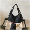 Bolsa de ombro transfronteiriça com rebite sob o braço para mulheres, nova moda de verão 2026, bolsa de mão versátil e moderna para o dia a dia para mulheres
