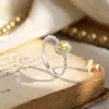 Anéis de Cristal Coloridos Mais Vendidos Transfronteiriços Prata de Lei S925 Incrustados com Pedras Preciosas Coloridas Anel Torcido Vintage Leve Luxo Anel Versátil Atacado