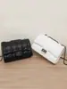 Bolso de Moda para Mujer de Cuero Suave 2025 Nuevo Bolso Cruzado de Hombro Único Estilo Pequeño Fragante Bolso con Cadena de Rombos en Stock