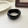 Novo Bracelete Largo Irregular de Resina para Mulheres Design de Nicho Versão Larga Degradê Bracelete de Moda Minimalista Retro Japonês e Coreano