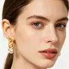 Brinco Stud com Pingente Banhado a Ouro 18K Estilo Zircônia Stud para Cartilagem da Orelha Parafuso com Rosca Interna Toque de Luxo Brinco Leve Liga de Titânio