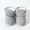 Zapatos de invierno para bebé, hechos a mano, para edades de 0 a 12 meses, con suelas suaves para proteger los pies del bebé, antideslizantes, forrados de felpa y hechos de algodón