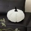Nuevos cojines decorativos estilo 2026 para sala de estar, con un diseño retro de mariposa con patrón oscuro, en una paleta de colores Maillard, venta al por mayor de fundas de almohada estilo vintage
