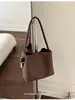 Bolso tejido retro estilo coreano para mujer, nuevo bolso cubo de moda nicho otoño e invierno 2026, bolso cruzado versátil para el día a día