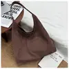 Bolsa Grande de Ombro com Estilo Relaxado de Outono para Mulheres 2026 Nova Bolsa Tote de Veludo Fashion Retro para o Dia a Dia