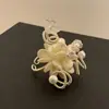 Diseño Original Vintage Estilo Francés Pequeño Anillo Flor de Encaje Tejido a Mano Anillo de Apilamiento de Perlas de Lujo Ligero para Instagram