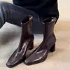 2026 Nuevos Zapatos de Mujer Punta Cuadrada Francesa Tacones Altos Elegantes Botas Adelgazantes Estilo Británico Retro Cremallera Trasera Botines Elásticos para Mujer