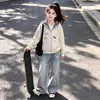 Conjunto de Jaqueta com Capuz Xadrez Color Block Estilo College e Jeans Estrela Coreana para Crianças Mais Velhas - Coleção Primavera/Outono 2026