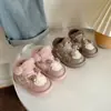 Botas de neve para bebê sapatos de algodão infantil estilo quatro estações 1-2 anos sola macia sapatos para criança meninos e meninas crianças pequenas quatro estações com veludo botas curtas