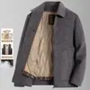Chaqueta para Hombre Otoño/Invierno 2026, Cuello de Solapa, Versión con Cremallera, Forro de Plumas Desmontable, Abrigo de Lana de Alpaca de Lujo Juvenil para Negocios
