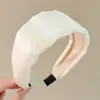Nueva diadema de ala ancha 2026 para mujer, diseñada para levantar la línea del cabello y mantener el cabello en su lugar mientras te lavas la cara, con un estilo retro adecuado para otoño e invierno, y ofreciendo un aspecto sofisticado