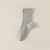 Nova coleção de outono: meias femininas de renda, meias de cano médio, modernas e estilosas, absorventes de suor e respiráveis, versáteis, com design de laço, e meias longas e com babados