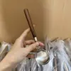 Modelo Nuevo 26 Años Juego de Cubiertos Transfronterizo de Acero Inoxidable con Mangos de Madera de Nogal, Alto Valor Estético, para Uso Doméstico, Juego de Cuchillo para Bistec, Tenedor y Cuchara Estilo Occidental