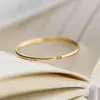 Anel Minimalista de Luxo com Cravação de Diamantes que Não Desbota para Mulheres, Anel Fino Versátil da Moda Tendência, Anéis Personalizados para Casais