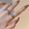 Conjunto de anel aberto de metal de zircão Design de nicho feminino Anel de dedo de alta qualidade Anel de vento frio simples