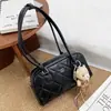 Bolsa Boston Matelassê Bordada de Alta Qualidade para Axila Feminina Outono 2025 Casual Versátil Roupas de Trabalho Bolsa de Ombro