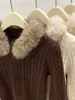 Nuevo suéter de punto versátil y elegante para otoño con cuello de pelo desmontable y diseño de punto trenzado adelgazante A14164