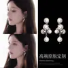 Brincos Flor Pérola Agulha de Prata, Moda de Nicho de Luxo Leve, Brincos de Tarraxa Simples, Estilo Elegante de Alta Qualidade para Socialites