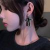Pendientes de Hojalata Líquida Negra con Cruz Estilo Minimalista Europeo y Americano Tachuelas Clips para Orejas Pendientes Únicos de Hip-Hop para Mujeres de Moda