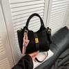 Bolsa de Mão Retrô com Padrão de Lichia Feminina 2025 Nova Moda de Verão Tendência Bolsa Saco Versátil Bolsa Transversal