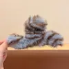 Presilha de cabelo de pelúcia de alta qualidade para outono e inverno para mulheres, versátil e fofa, presilha de tubarão para a parte de trás da cabeça, novo estilo coreano 2026, presilha de garra