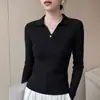Cardigã de tricô feminino com gola polo de um botão e design de carcela baixa, adequado para usar na primavera e no outono, ou para sobreposição no outono e inverno.