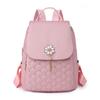 Mochila de nailon transfronteriza para mujer, nueva mochila de viaje de gran capacidad con remaches, sencilla y moderna, 2023