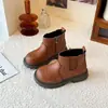 Dr. Menina. Botas Martens 2026 Chegadas de Inverno Infantil Estilo Britânico Com Pelúcia Extra Forro Duplo de Algodão Couro Botas Meninas Solado Macio Botas Curtas Estilosas
