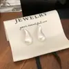 Pendientes Sencillos, Lujo Ligero, Moda de Gama Alta con Acabado Cepillado en Forma de Gota de Agua con Diseño Único de Nicho, Estilo Europeo y Americano, Versátiles para el Uso Diario