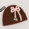 Gorro de punto estilo coreano de mezcla de lana inspirado en la dopamina con un lazo, un gorro de invierno cálido y protector para las orejas para mujer, adecuado para estudiantes