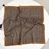 Nuevo Pañuelo Cuadrado Pequeño Estilo Étnico Seda Sintética Estilo Retro Borla Protección Cálida para el Cuello Pañuelo de Cuello con Borla Colgante Estilo Lujo Ligero Pañuelo de Seda con Borla Colgante
