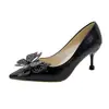 Grulla Blanca de Almohada 2026 Banquete Tacones Altos Punta Fina Moño de Pedrería Zapatos de Mujer Nuevo Estilo Europeo y Americano Delgado y Poco Profundo