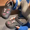 Zuecos cerrados para mujer para uso en casa, pantuflas de verano antideslizantes para baño, de suela suave, ligeros, se pueden usar afuera, pantuflas para hombre