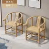 Juego de tres piezas de sillas de madera de caucho en nuevo estilo chino para uso doméstico, sillones de ocio con respaldo, sillas de té clásicas con reposabrazos para balcón al por mayor