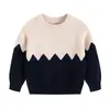 Nuevos tops de cuello redondo para niños, estilo primavera y otoño, tejido 100% algodón puro, suéteres coloridos de contraste para niños y niñas, en stock