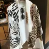Pañuelo de Seda Artístico Estampado Vintage 2026 Otoño Temprano Nuevo Nicho Versátil Pañuelo Protección Solar Aire Acondicionado Chal Accesorio