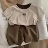 Conjunto Delgado de Manga Corta para Niños Niños Pequeños Ropa de Verano Elegante Pantalones de Siete Puntos Conjunto de Dos Piezas Ropa de Verano para Bebés Moderno