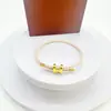 Fivela em Forma de I Dourada Rígida 3D Galvanizada a Cobre com Corda de Aço Pulseira de Mão Ajustável à Prova d'Água e Suor Pronta para Venda