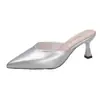 Chinelos Baotou Femininos para Uso Externo 2023 Outono Novo Estilo Provador Bico Fino Salto Agulha Chinelos Sapatos Femininos Atacado Prata