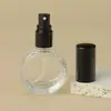 Botella de perfume de vidrio de 10 ml, botella rociadora redonda plana, botella recargable de perfume, botella de muestra de perfume, botella cosmética con tapa de rosca