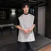 Camiseta masculina de manga curta color-block preta e vermelha da marca americana de moda de rua, design casual estiloso e versátil com ombreiras