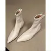 Botines Puntiagudos de Tacón Alto Temporada Primer Encuentro para Mujer Otoño/Invierno 2026 Nuevos Botines Blancos Elásticos Adelgazantes Botines de Moda Versátiles