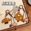 Colgante Creativo Lindo de Pan Alcalino para Niñas, Llavero Encanto de Juguete de Comida Realista, Pequeño Accesorio Versátil de Resina para Mochilas