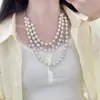 Colar Exquisito Estilo Chanel com Pérolas Artificiais e Conchas Emendadas para Mulheres, Design Fashionável, Corrente de Clavícula Multicamadas, Corrente de Pescoço Tendência