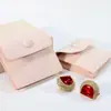 Encuentra una Fábrica Profesional para Procesar y Personalizar Bolsas para Empaque de Joyería con Varios Materiales, Incluyendo Superficies Mate Cepilladas Ultra Finas, y Proporcionar Servicios de Diseño