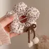 Elásticos de cabelo de alta elasticidade e durabilidade para mulheres, com um design estiloso e chique, perfeitos para criar um penteado semi-preso descontraído e elegante ou um rabo de cavalo.