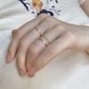 Explosivamente Hermoso y No Fácil de Desvanecer, Anillo Versátil Ultra Fino de 0.5 mm con Forma de Arco Brillante de 14 Quilates para Mujeres, Anillo de Unión de Banda Lisa