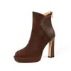 Botas de Cano Curto Plataforma Retro Impermeáveis com Salto Grosso para Mulheres Outono/Inverno 2023 Bico Redondo Solado Grosso Salto Alto Moda para o Dia a Dia 10cm