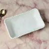 Plato de Cerámica Estilo Europeo con Perlas y Artesanía, Adecuado para Hoteles, Clubes y Uso Doméstico, Té de la Tarde y Platos Gourmet, con Pequeñas Imperfecciones en la Presentación